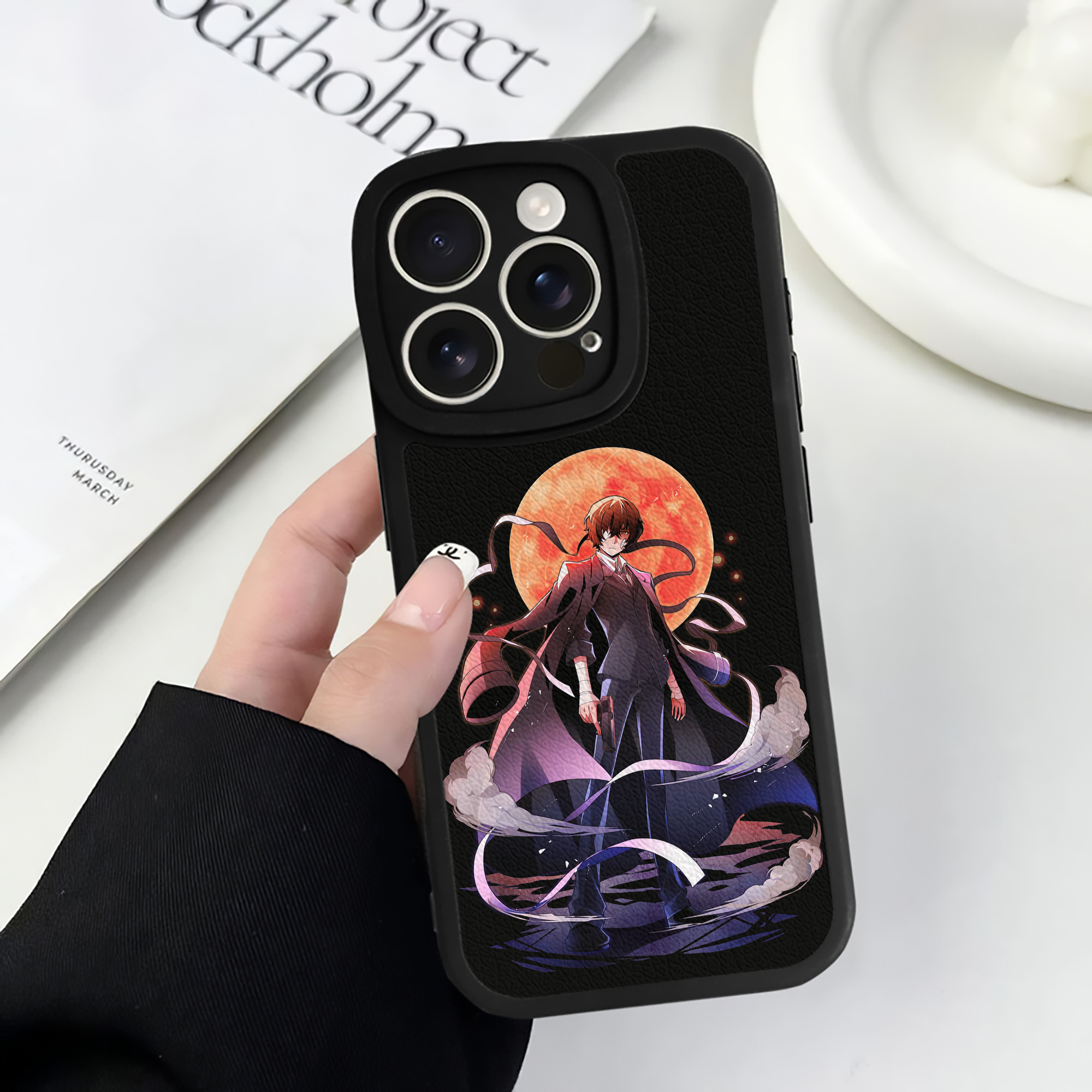 （画像用） 文豪ストレイドッグス Bungo Stray Dogs 【iPhone 16シリーズ対応】シリコンスマホケース（レザー調） 材質：シリコン